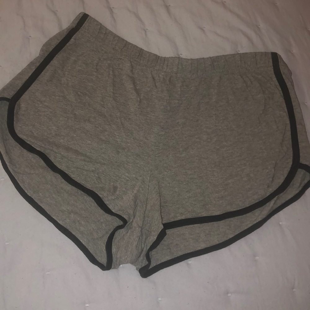 Grey live live dream size xl shorts